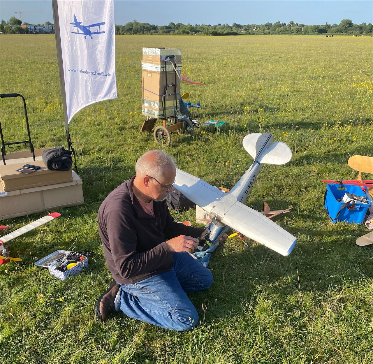 Chris Brainwood fuels his Cessna 170